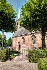 kerk op de Terp in Ee, Friesland.